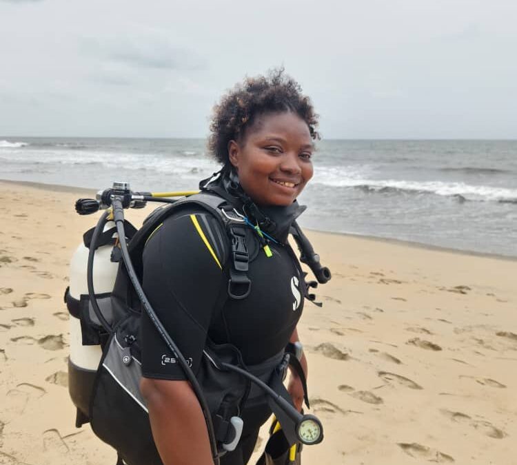 Portrait: Marlène Djoumessi, pionnière de la plongée scientifique au Cameroun